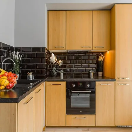 Quiet Flat With Garage Apartman Varsó