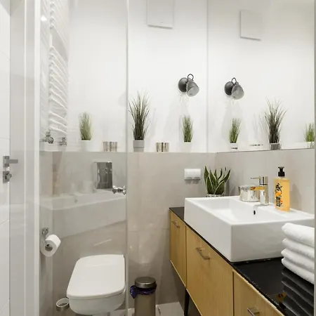Quiet Flat With Garage